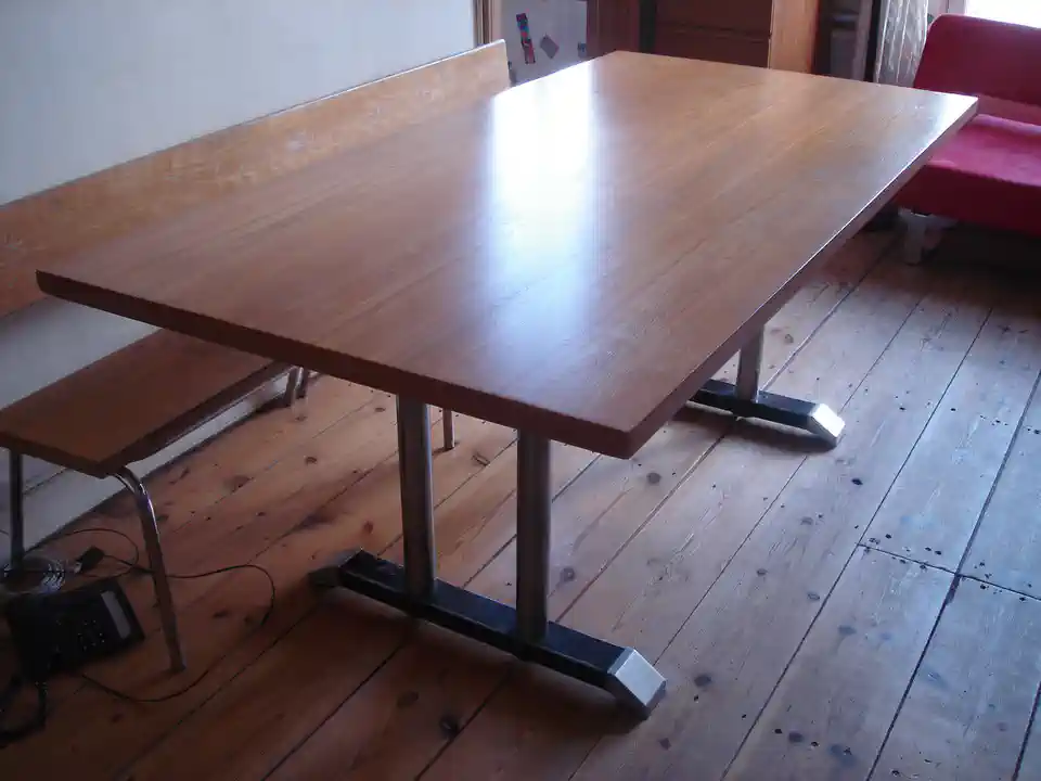 2011-09-19-04_Huis-Inrichting-04_Tafels-tenentafel3 (© Marens van Leunen)