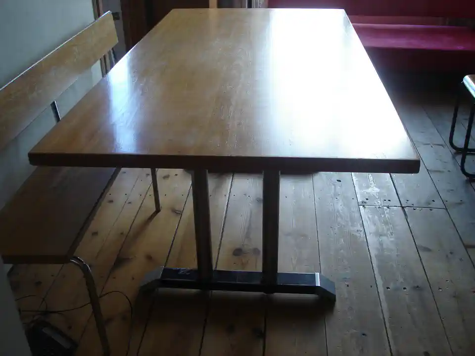 2011-09-19-04_Huis-Inrichting-04_Tafels-tenentafel6 (© Marens van Leunen)
