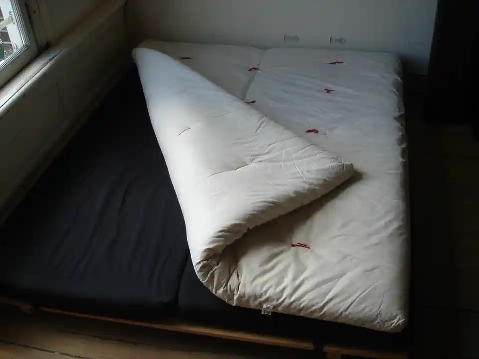 2012-07-22-04_Huis-Inrichting-05_Slaapkamer-futon3 (© Marens van Leunen)