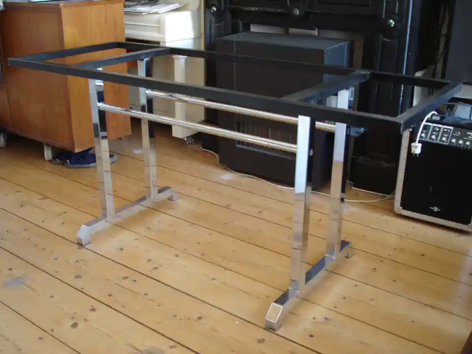 2013-05-04-04_Huis-Inrichting-04_Tafels-tafel8 (© Marens van Leunen)