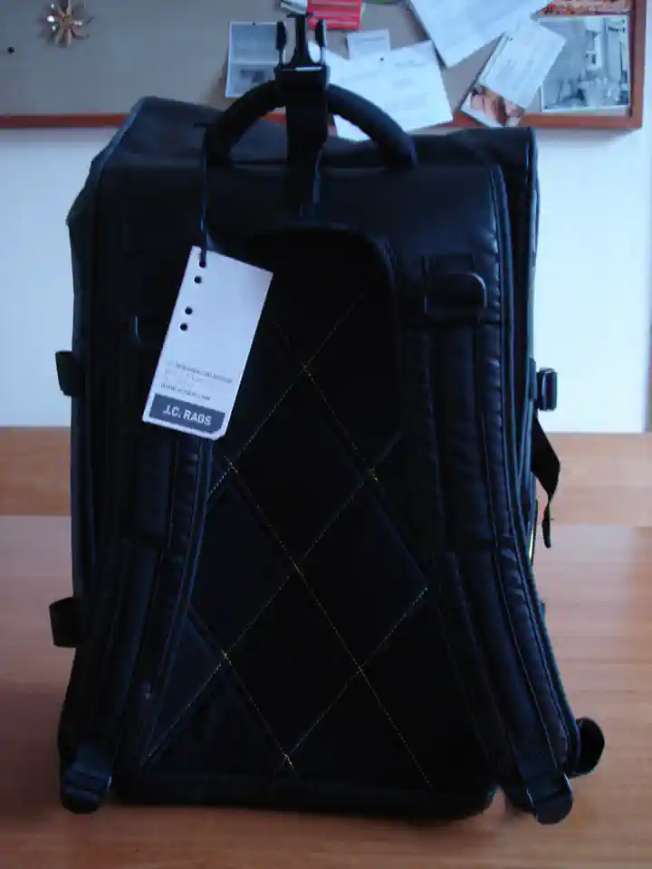 2013-05-19-06_Diversen-01_Kleding heren-rugzak2 (© Marens van Leunen)