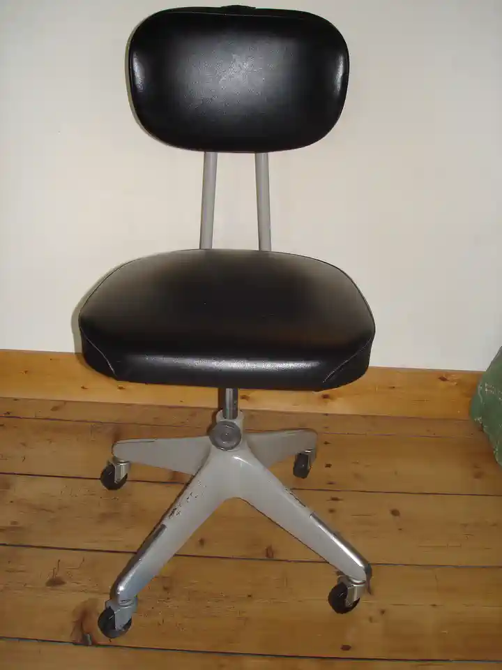 2013-07-19-04_Huis-Inrichting-01_Stoelen-DSC06417 (© Marens van Leunen)