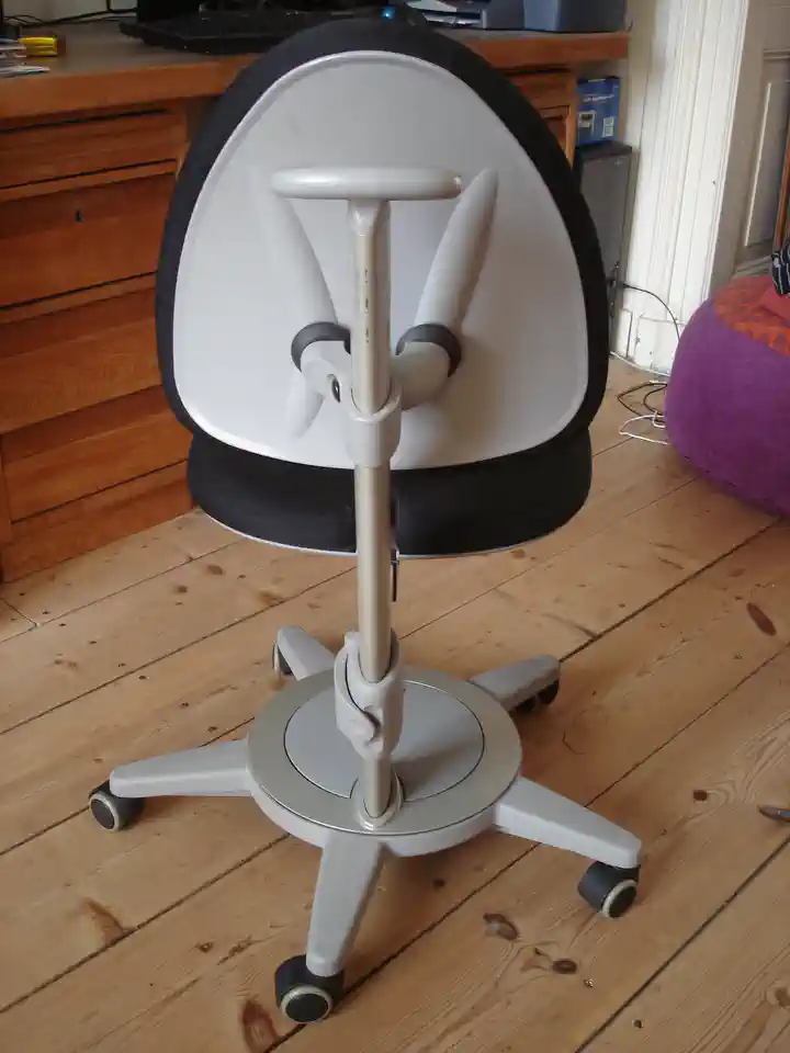 2015-02-08-04_Huis-Inrichting-01_Stoelen-DSC03498 (© Marens van Leunen)