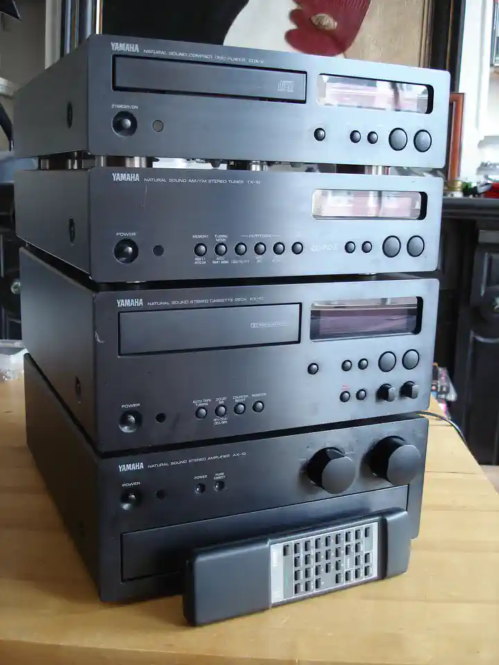 2015-05-04-01_Audio, Tv en Foto-06_Stereo-set-DSC03752 (© Marens van Leunen)