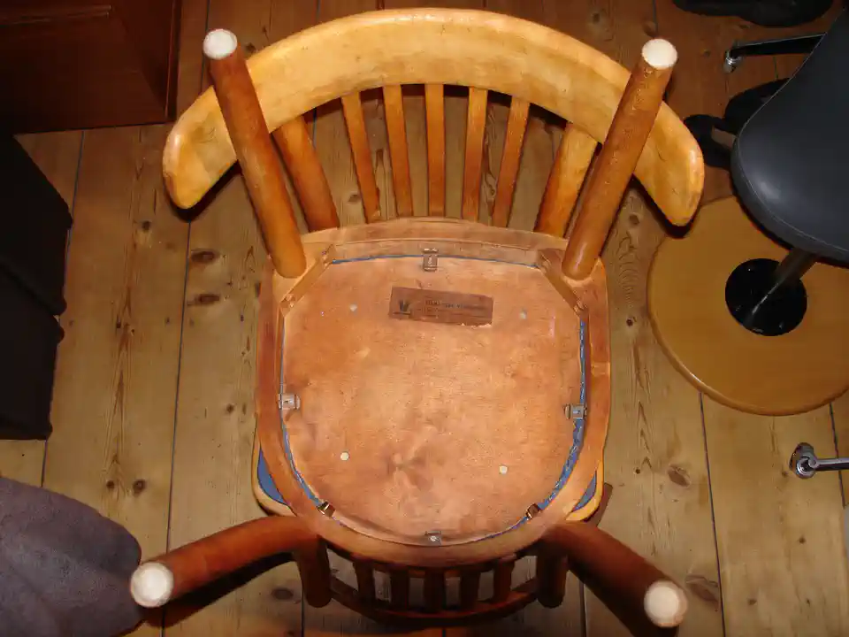 2015-08-17-04_Huis-Inrichting-01_Stoelen-DSC03681 (© Marens van Leunen)