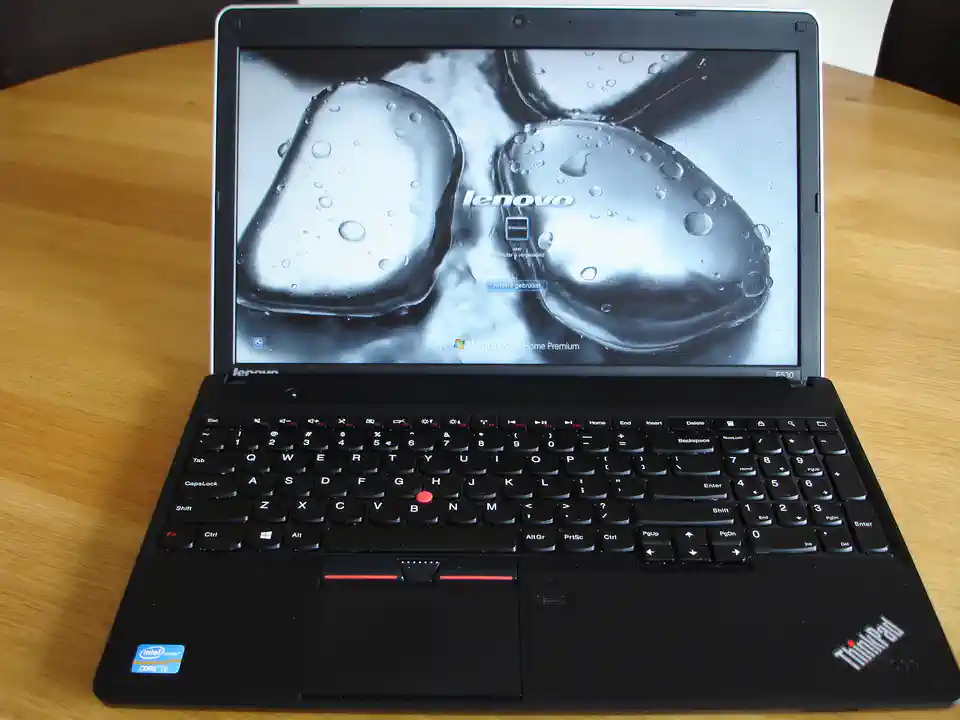 2016-07-31-02_Computers en Software-01_Laptops-DSC03957 (© Marens van Leunen)