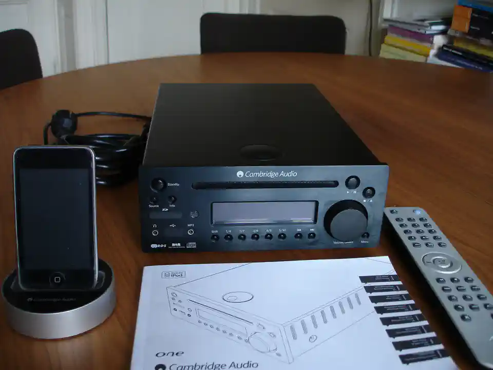 2017-03-06-01_Audio, Tv en Foto-03_Versterkers en receivers-DSC04245 (© Marens van Leunen)