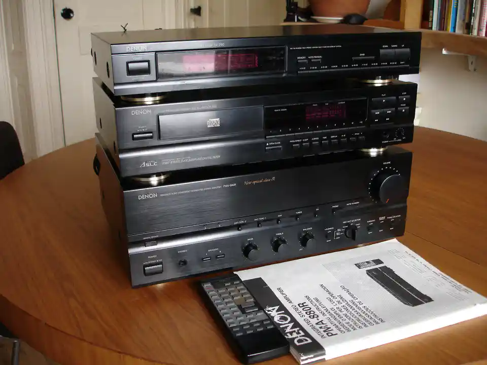 2017-03-06-01_Audio, Tv en Foto-06_Stereo-set-DSC04223 (© Marens van Leunen)