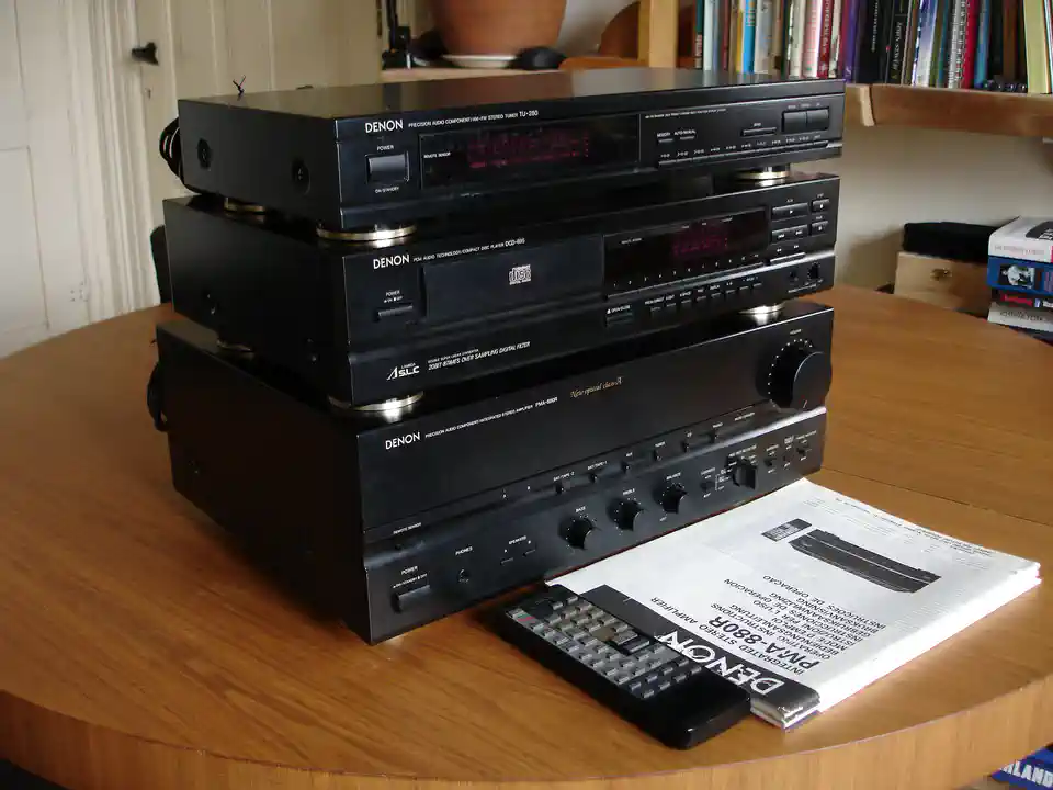 2017-03-06-01_Audio, Tv en Foto-06_Stereo-set-DSC04225 (© Marens van Leunen)