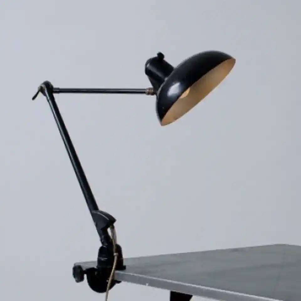 2018-04-25-04_Huis-Inrichting-02_Lampen-kaiser idell (© Marens van Leunen)