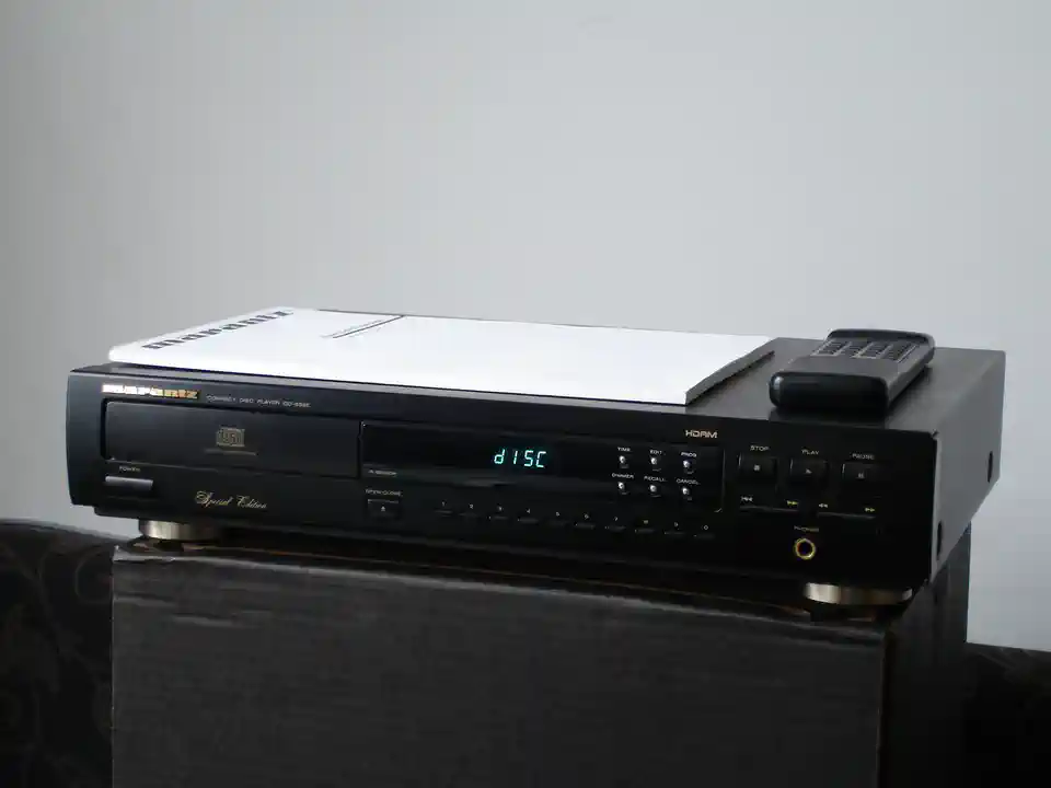 2019-01-27-01_Audio, Tv en Foto-08_CD speler-DSC04916 (© Marens van Leunen)