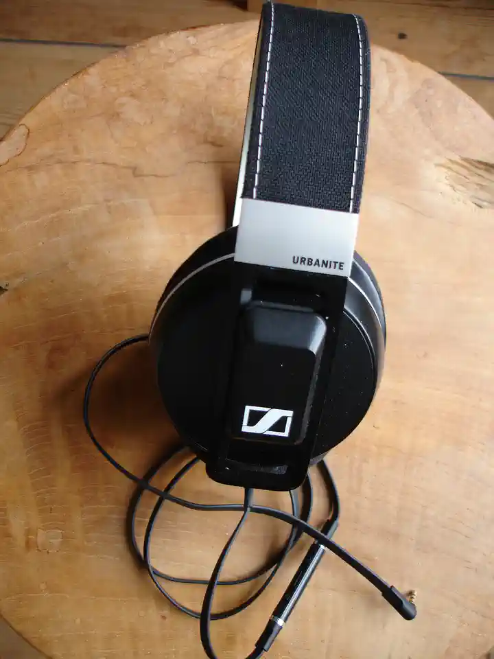 2019-10-23-01_Audio, Tv en Foto-04_Koptelefoons-DSC05184 (© Marens van Leunen)
