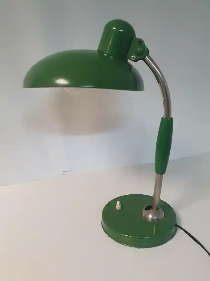2021-02-01-04_Huis-Inrichting-02_Lampen-Schreibtischlampe-2035-Tischlampe-von-Christian-Dell-für-Koranda (© Marens van Leunen)